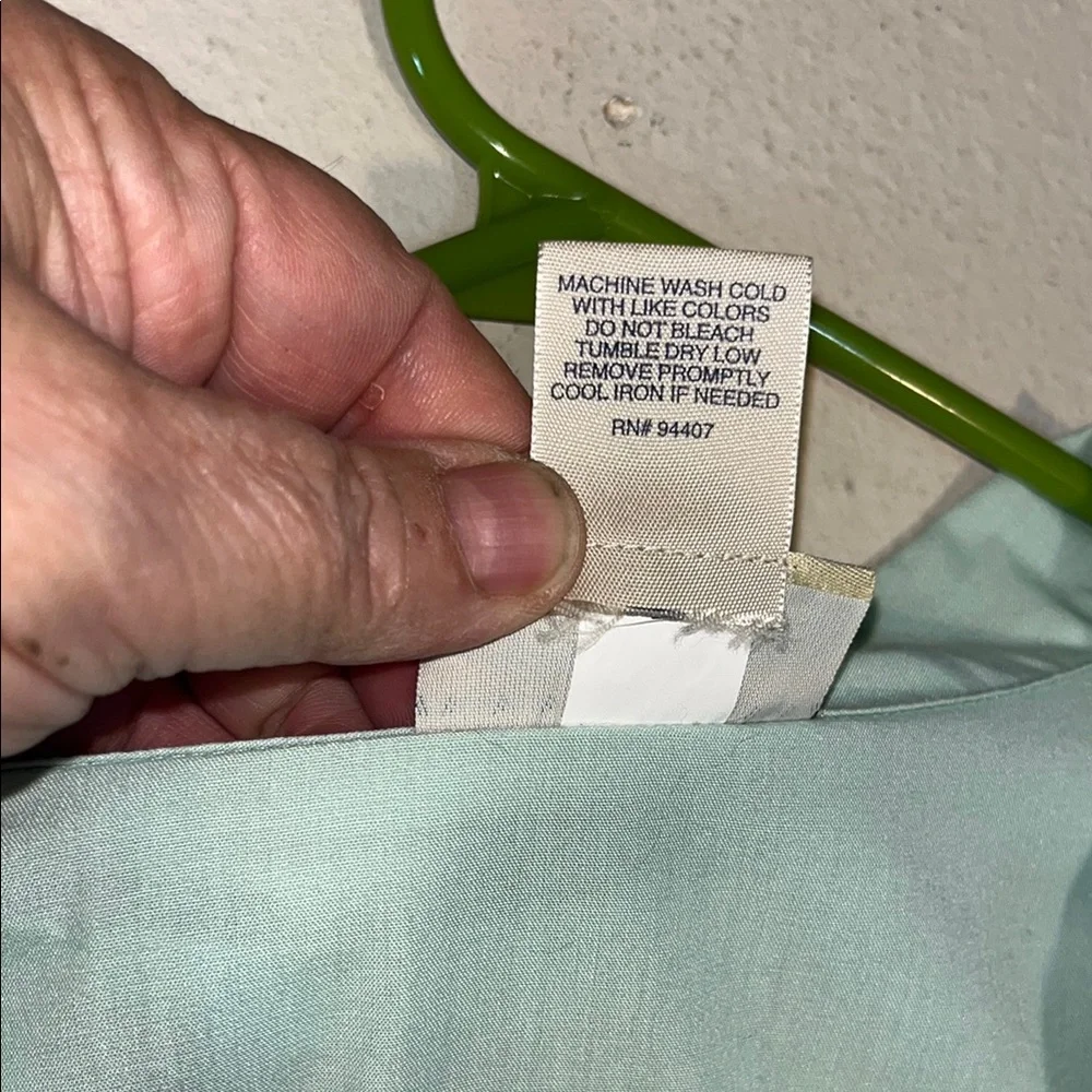 TravelSmith Aqua Women's Button Down Shirt XL - Picture 8 of 8